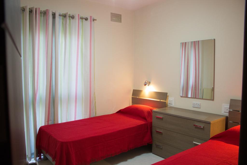 Apartment Triq Is-Silla Marsaskala Habitación foto